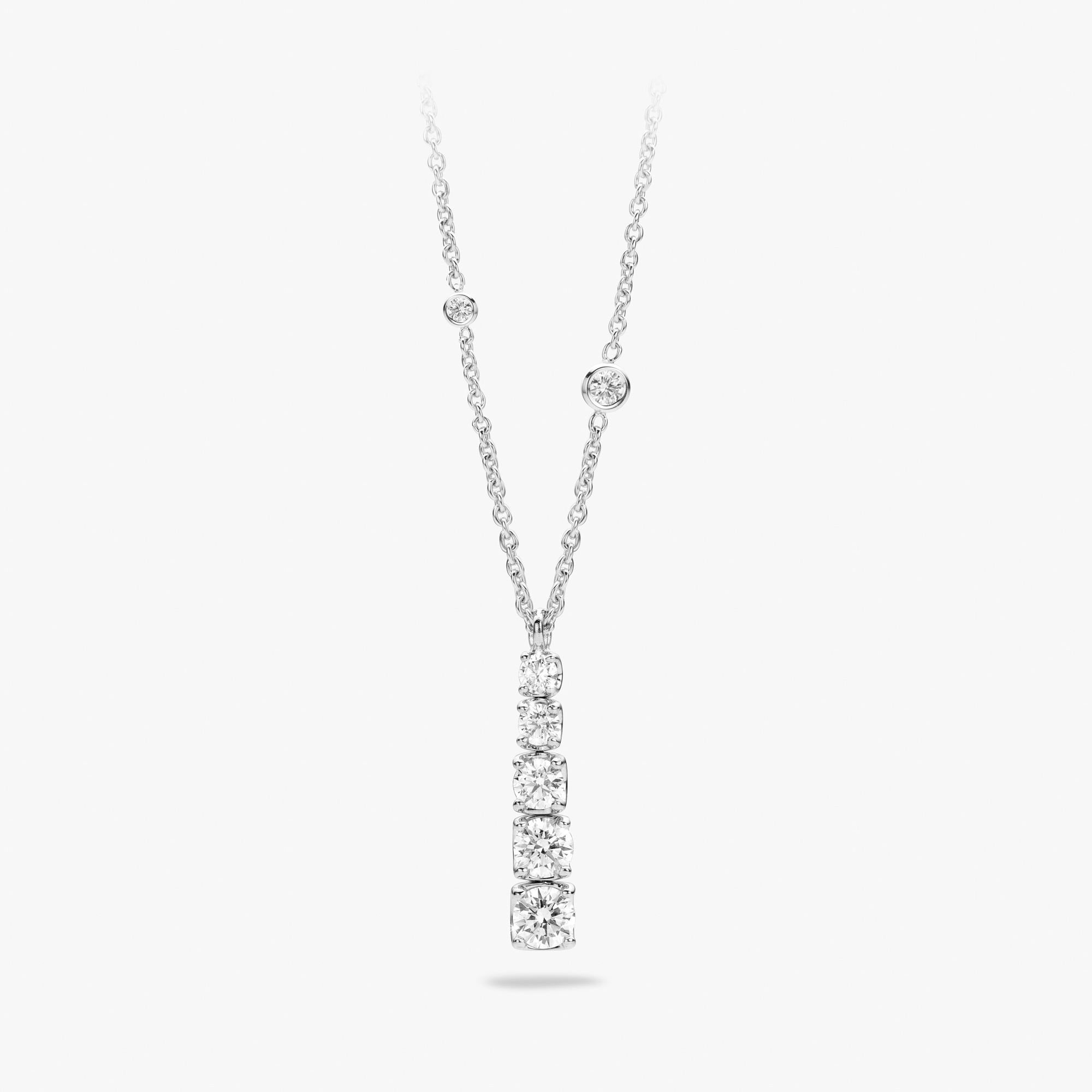 images/maison-de-greef-01-diamonds-dir1-002pe5b100-100/dir1.002pe5b100-100_maison-de-greef_front.jpg