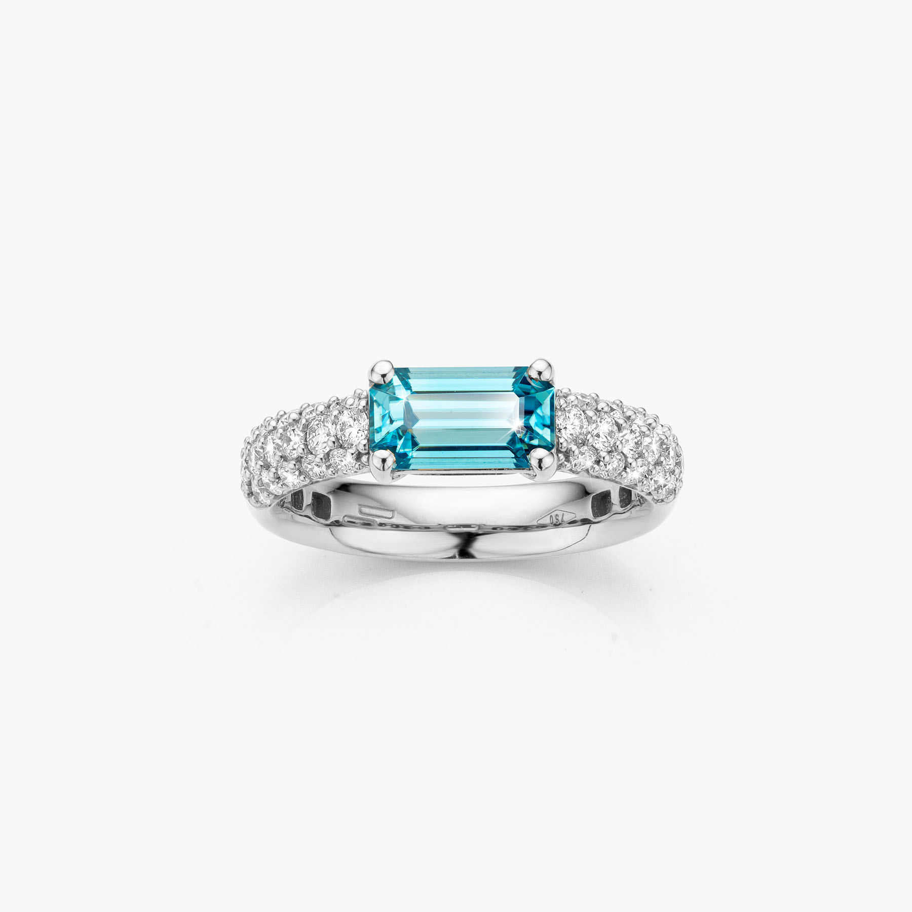 images/maison-de-greef-02-gems-7880-aw-3801/7880_aw_3801_maison_de_greef_bague_or-blanc_zircon_bleu_fornt.jpg