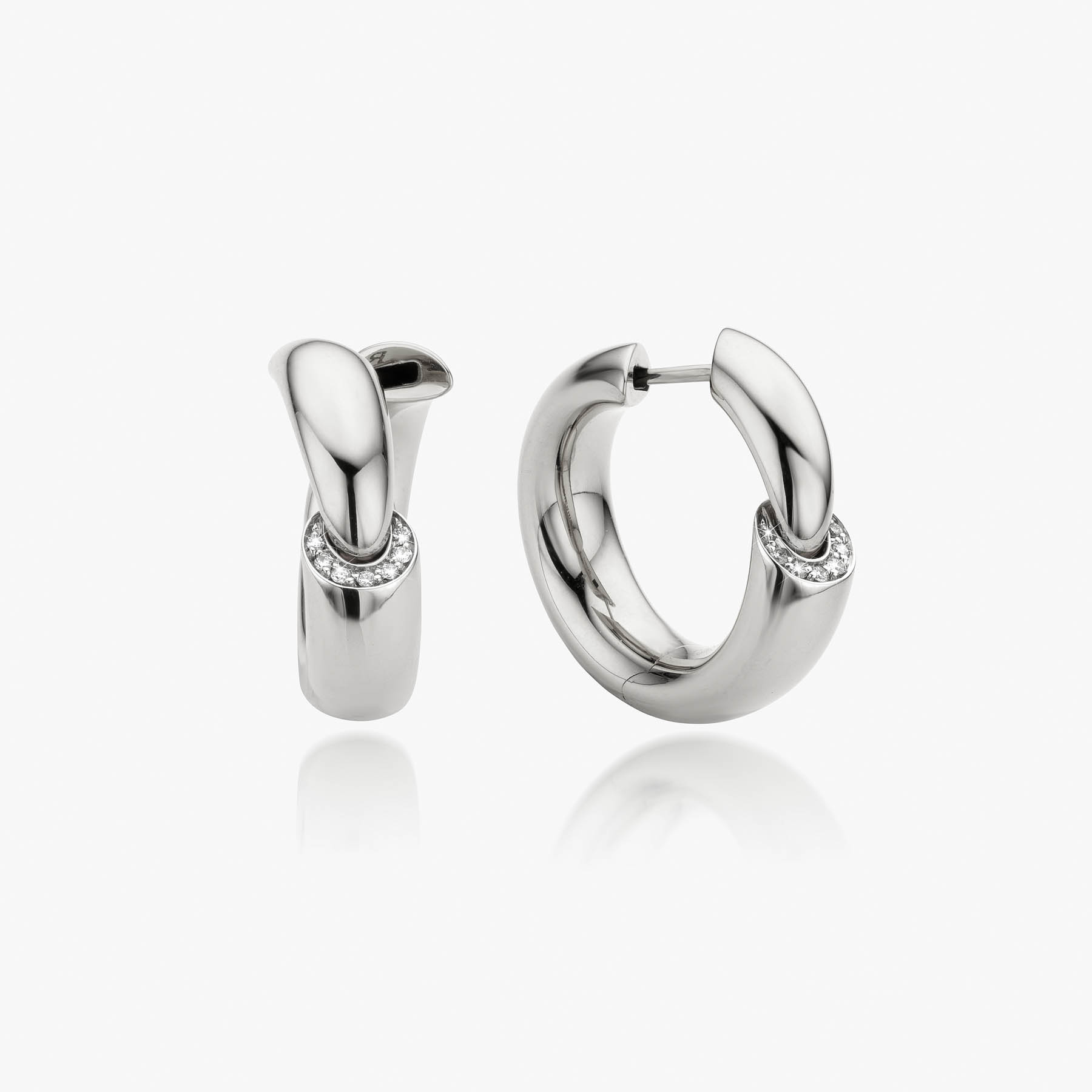 images/vhernier-milano-calla-mg1800b311/maisondegreef_vhernier_calla_theone_earrings_front.jpg